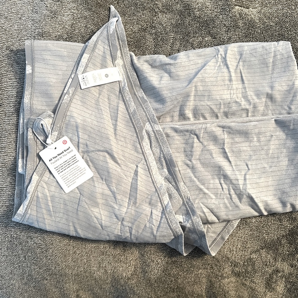 Lululemon All You Need Scarf - Light Grey (OS)